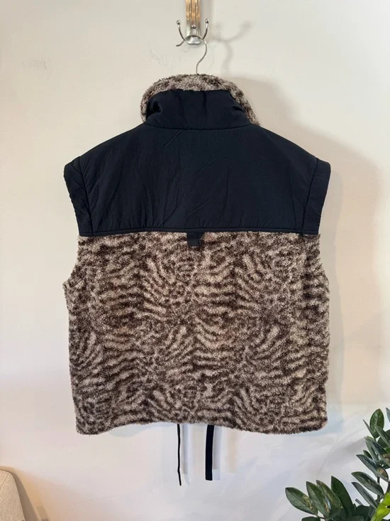 JoyLab Women's High Pile Sherpa Lodge Vest, Brown/Black Animal Print, Sz M, NWT - Picture 11 of 12